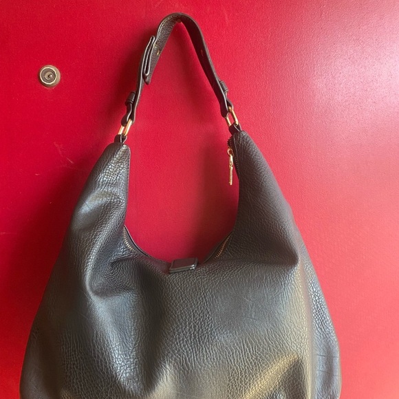 Stylish Sole Society Black Vegan Hobo with Tassel and gold accents like new - Picture 3 of 11